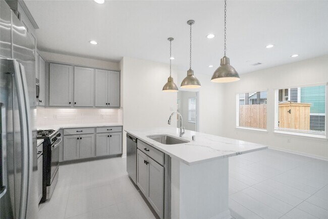 Foto del edificio - 623 Silver Pear Ct