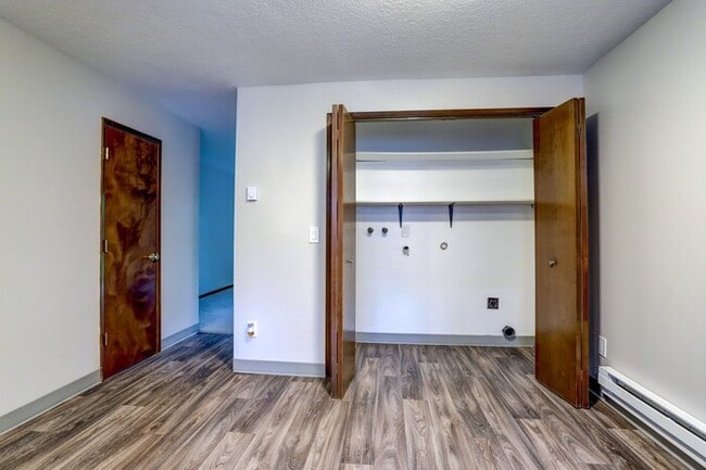 Foto del edificio - 2bed/1.5bath Town-home Available Soon! Cal...