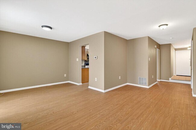 Foto del edificio - 70 Hampshire Dr