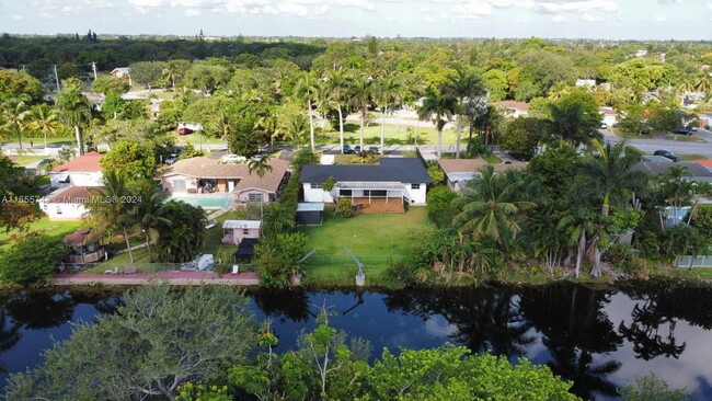 Foto del edificio - 14421 S Biscayne River Dr