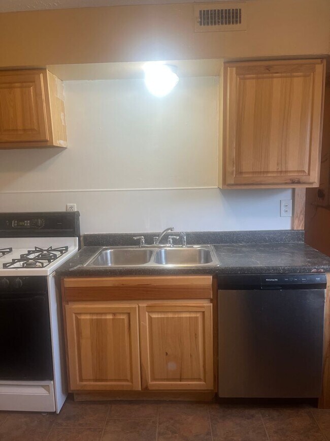 Foto del edificio - 2 Bedroom Townhome - Bedford