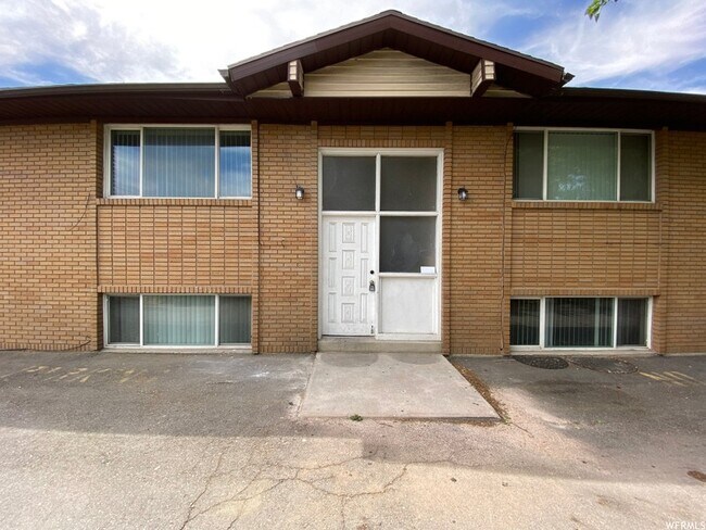 Building Photo - 3135 S 200 E