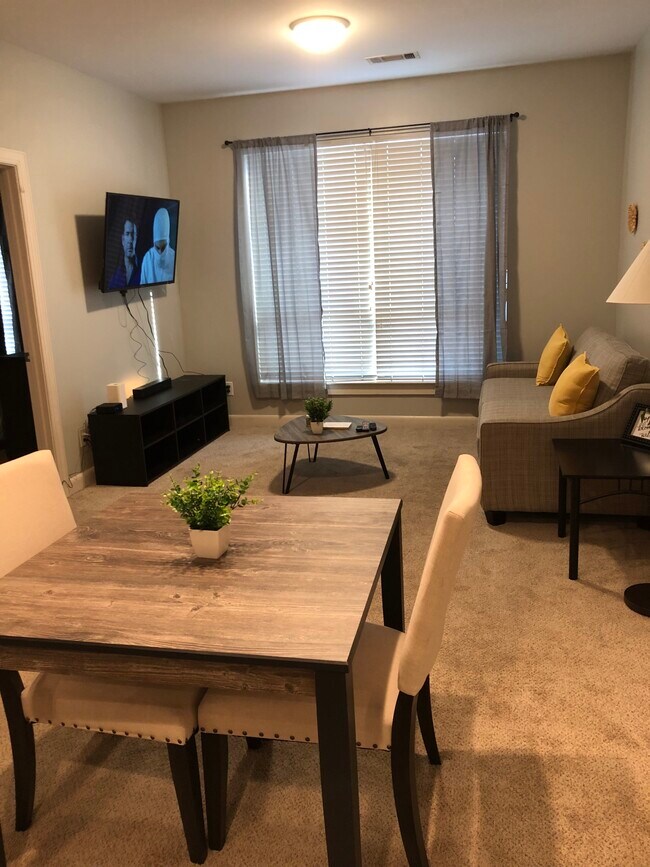 Foto del edificio - 411 W Washington St