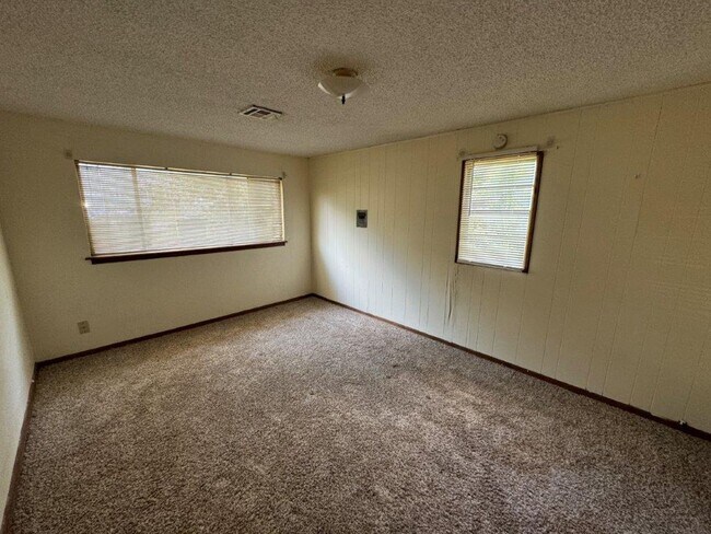 Foto del edificio - 3 bed 1 bath!