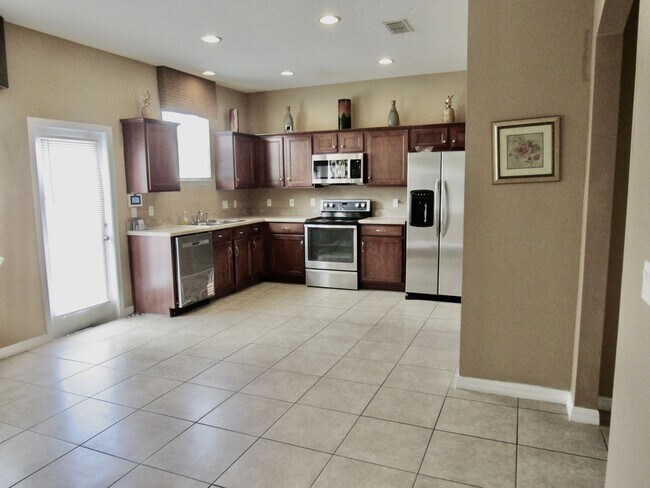 Foto del edificio - Beautiful 3-Bedroom Townhome with Resort-S...