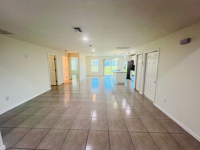 Building Photo - GORGEOUS 4 Bedroom/ 2 Bathroom in Palm Bay!!