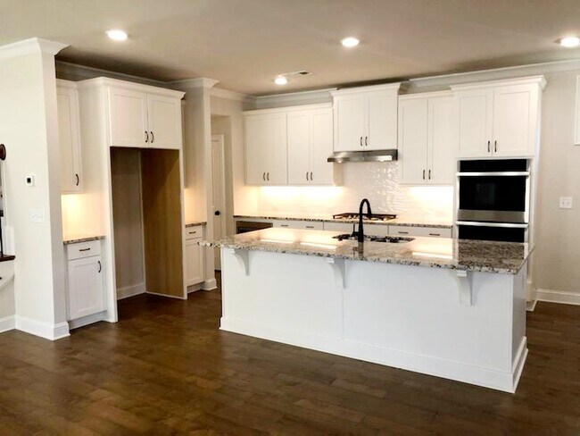Building Photo - 550 Turlington Pl
