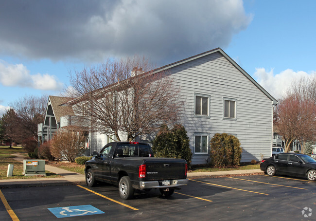 Exterior - Rosemont Apartments