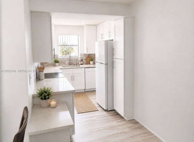 Foto del edificio - 10440 SW 156th Ct