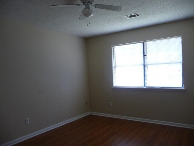 Building Photo - 620 Gawin Dr