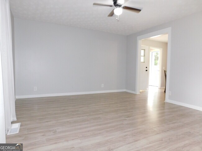 Foto del edificio - 1229 Fairview Dr