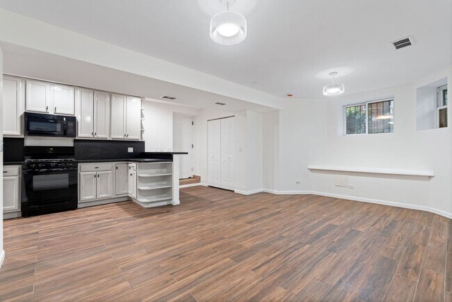 Foto del edificio - 823 W Roscoe St