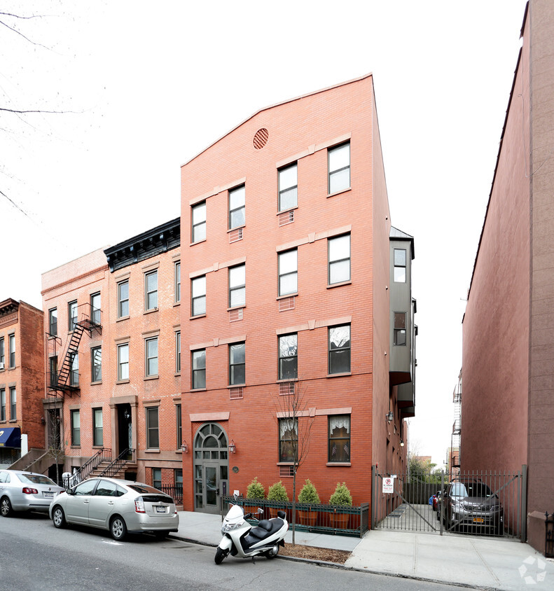 Primary Photo - 546 Henry St