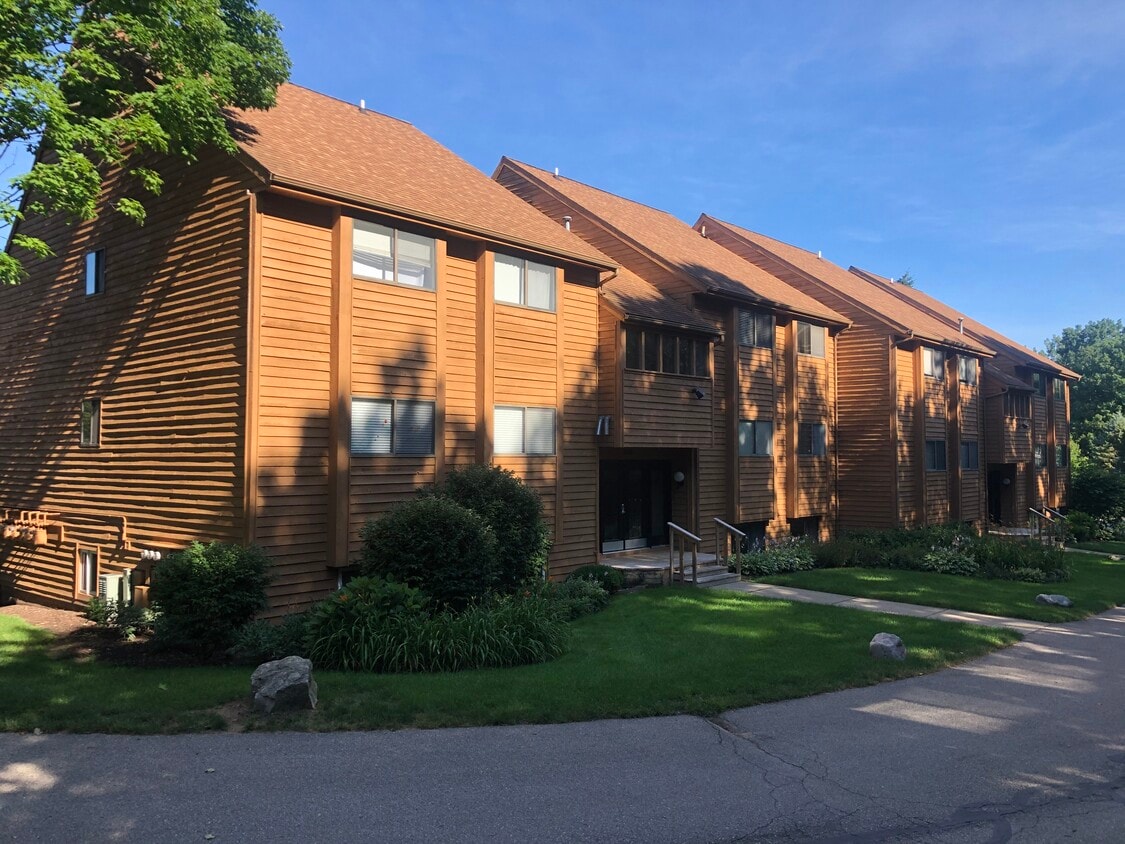 6711 Boca Vista Dr NE 202, Rockford, MI 49341 Apartments in Rockford