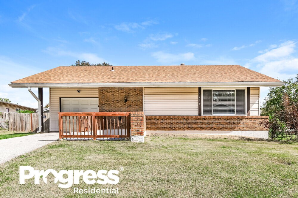 Primary Photo - 1690 Woodman Dr