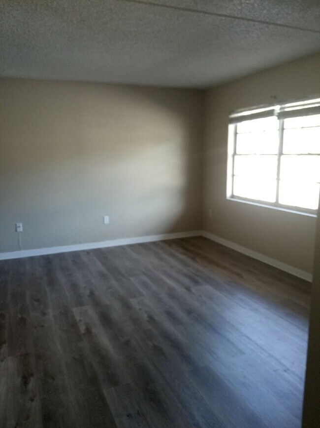 Foto del edificio - Gated Community First Floor 1/1.5 Apartmen...