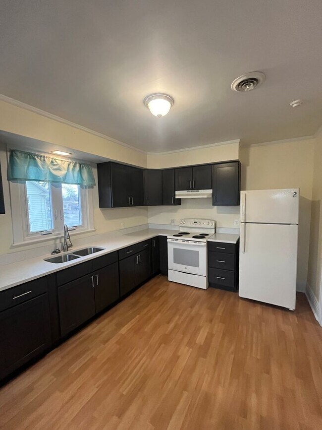 Building Photo - 2729 Dewey Ave