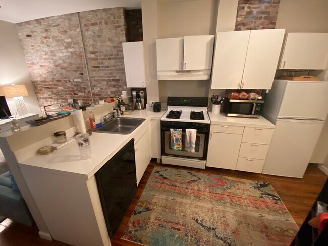 Building Photo - 169 Endicott St