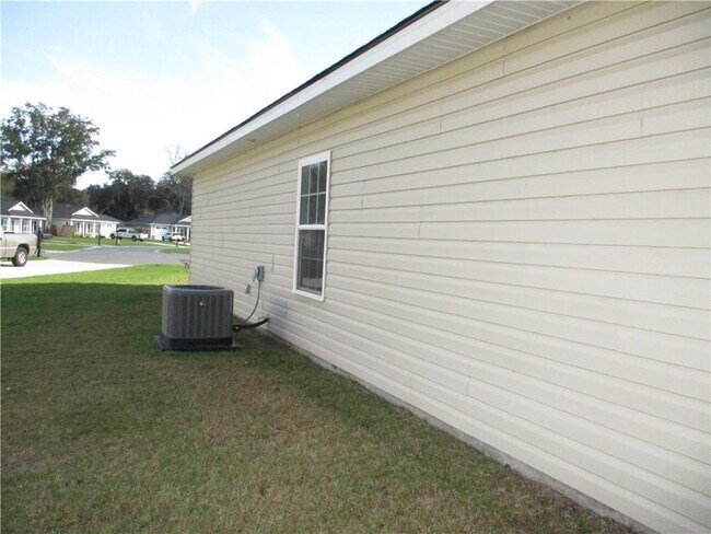 Building Photo - 270 Bridgewater Ln