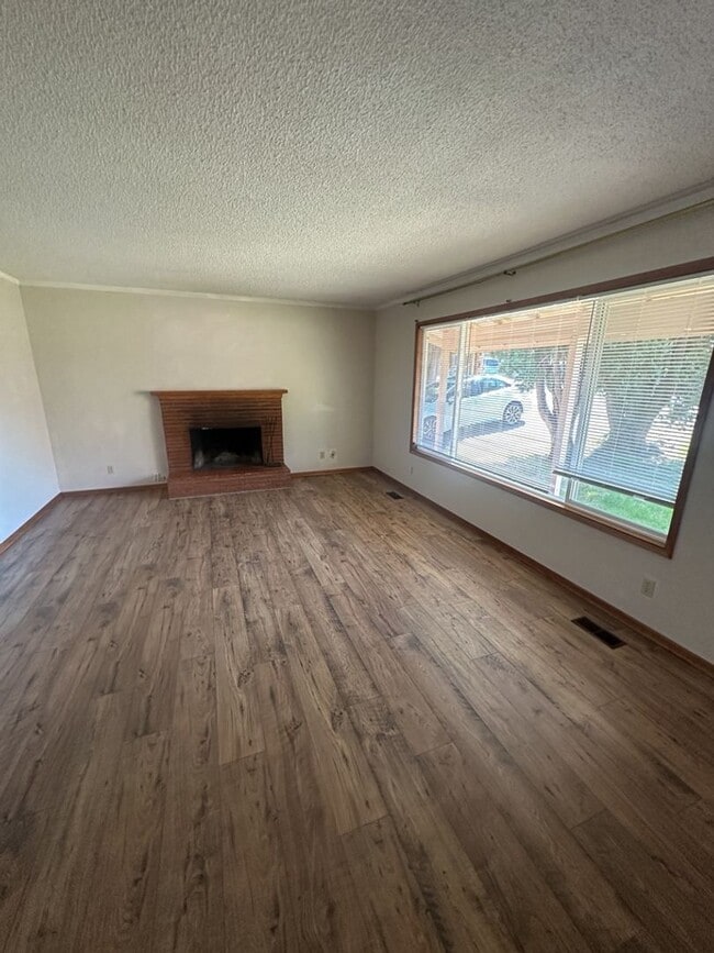 Building Photo - 3 Bedroom 1.5 Bath Ranch in Felida!