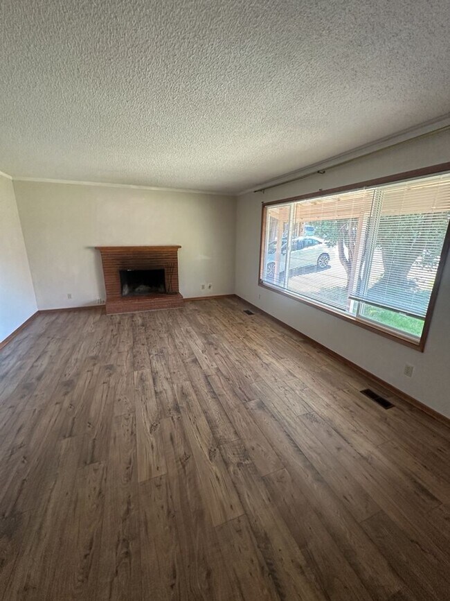 Foto del edificio - 3 Bedroom 1.5 Bath Ranch in Felida!