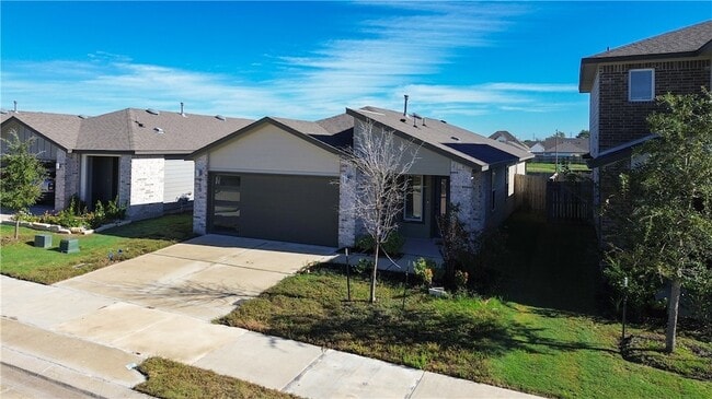 Photo - 910 Kickapoo Ln House