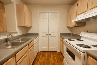 Building Photo - The Crossings Apartments