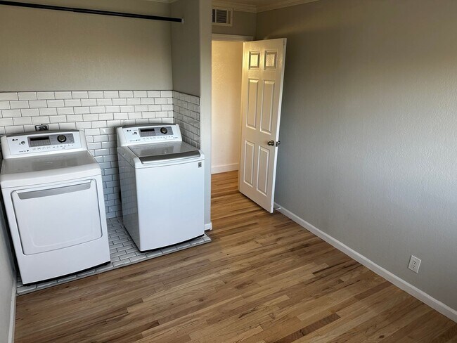 Foto del edificio - Remodeled 2 bed / 2 bath home near Univers...