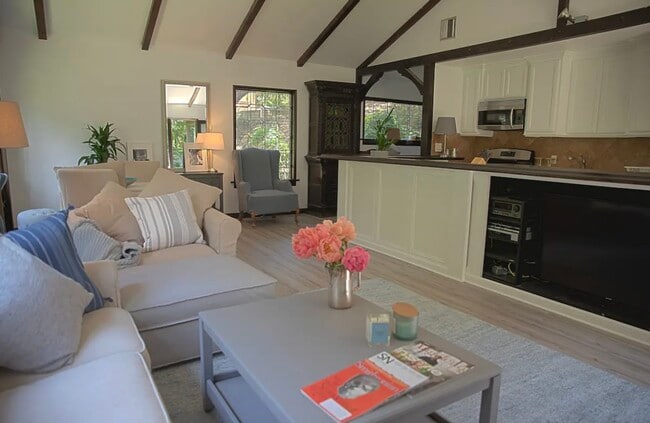 Building Photo - 5690 Valley Oak Dr