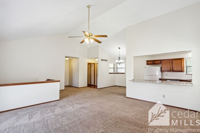 Building Photo - 3 bedroom Townhome in Andover