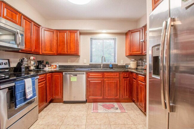 Foto del edificio - 1330 Catalpa Ln