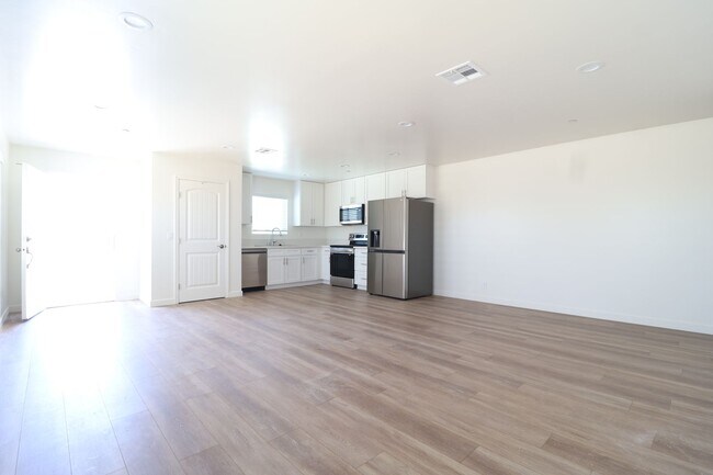 Building Photo - 713 S Downs St