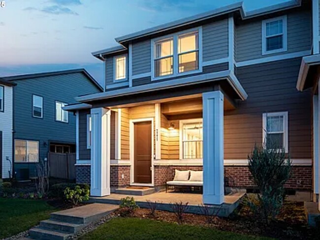 Building Photo - Luxury Living in Reed’s Crossing – Designe...