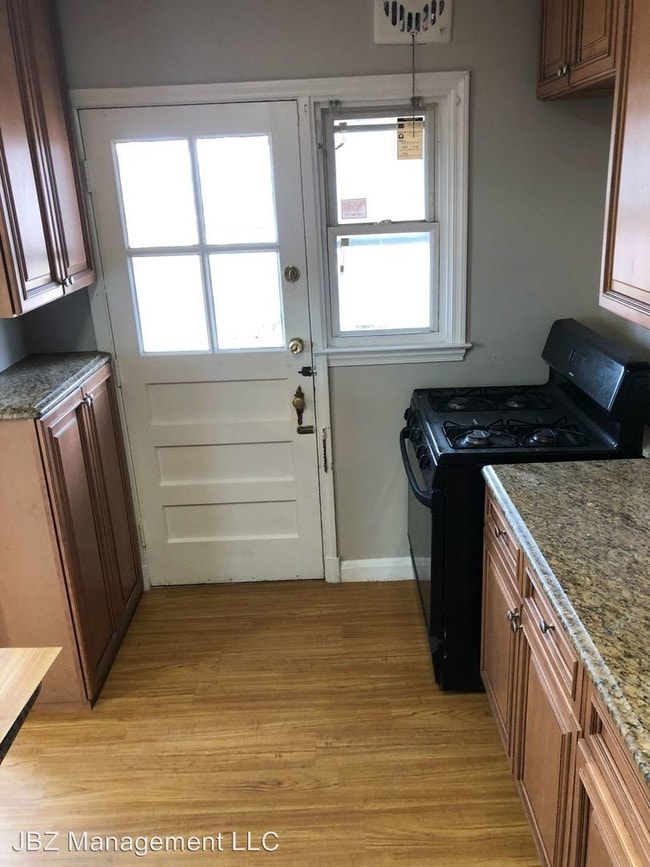 Building Photo - 3 br, 2 bath House - 4014 Labyrinth Rd