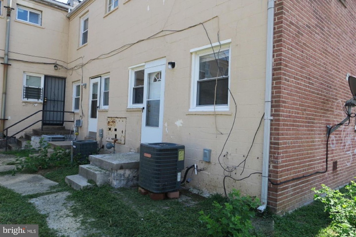 Primary Photo - 2414 Iverson St