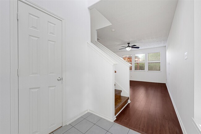 Foto del edificio - 16106 Greenport Ln