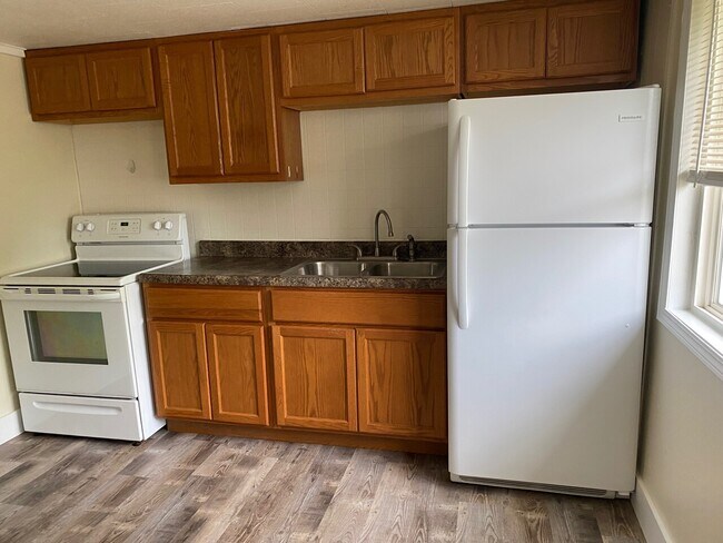 Building Photo - Watts Duplex