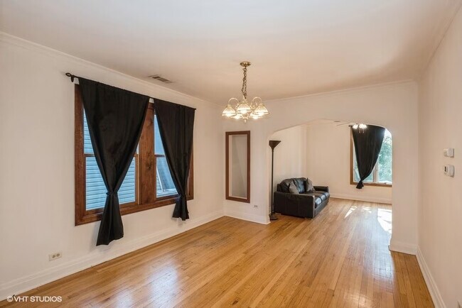 Foto del edificio - 5639 N Karlov Ave