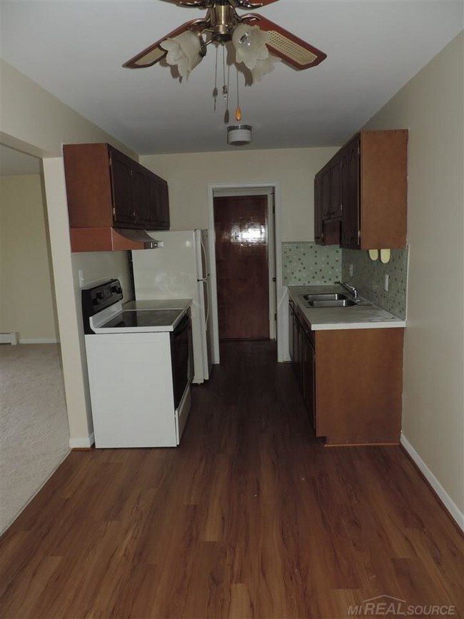 23321 Kelly Rd Unit 8, Eastpointe, MI 48021 Condo for Rent in