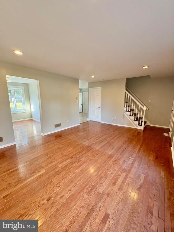 Building Photo - 106 Sunset Way