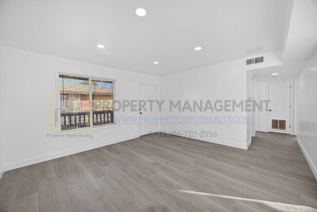 Foto del edificio - Remodeled 2-Bedroom Gem Near Sac City College - $1900/month!