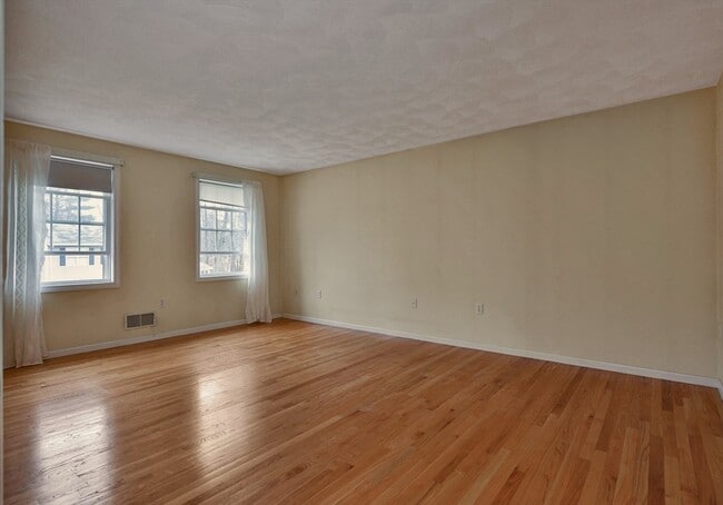 Building Photo - 7 Van Norden Rd