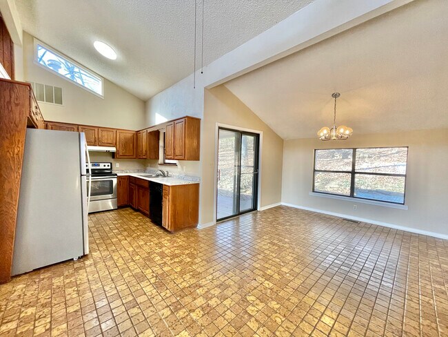 Foto del edificio - 1688 E Anson St