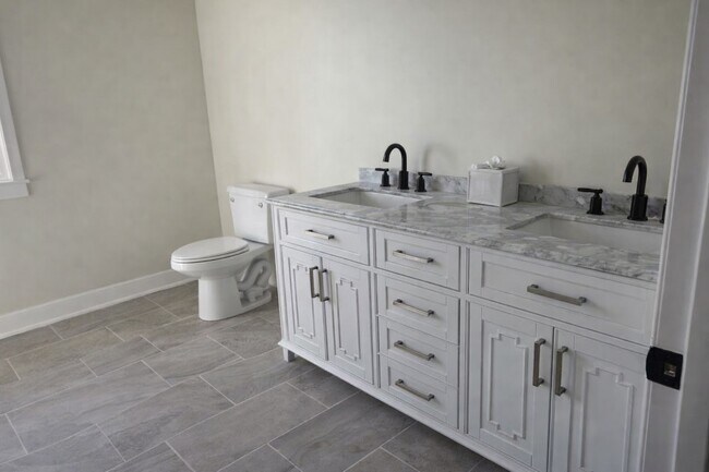 Baño principal - 2703 Hillcrest Ave