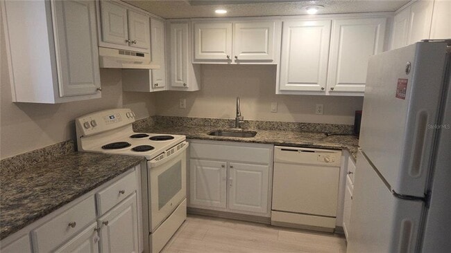 Foto del edificio - 589 Fairways Cir