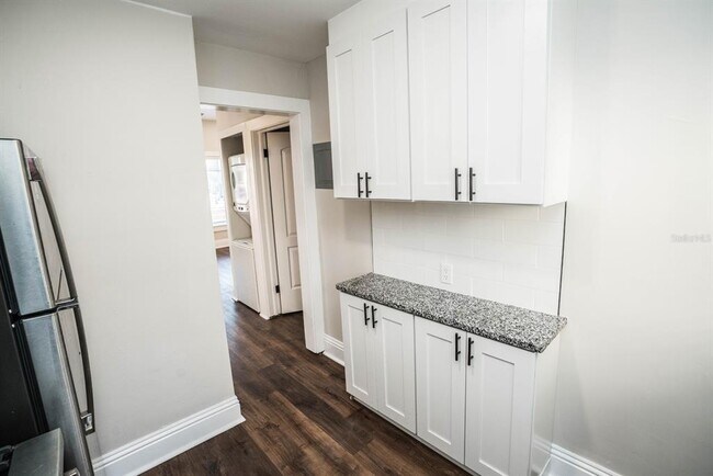 Building Photo - 1700 Park St N