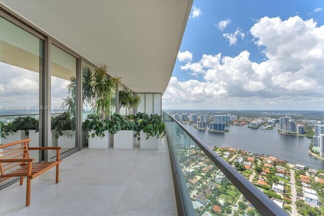 Foto del edificio - 18975 Collins Ave