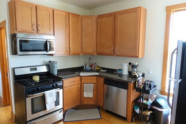 Building Photo - 2116 N Oakley Ave