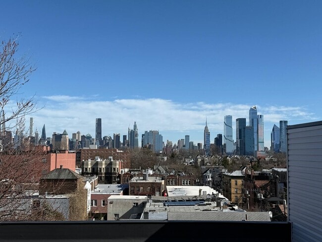 Building Photo - 136 35th St