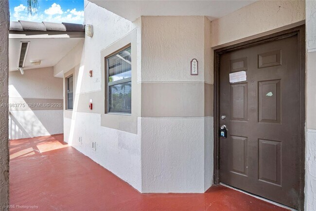 Foto del edificio - 9992 Nob Hill Pl